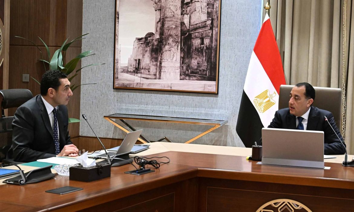 رئيس الوزراء يستعرض محاور العمل المستقبلية لوزارة الشباب والرياضة 