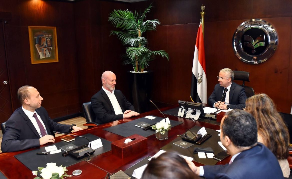 العامة للاستثمار تبحث خطط الترويج الخارجي للاستثمار في مصر مع بنك HSBC