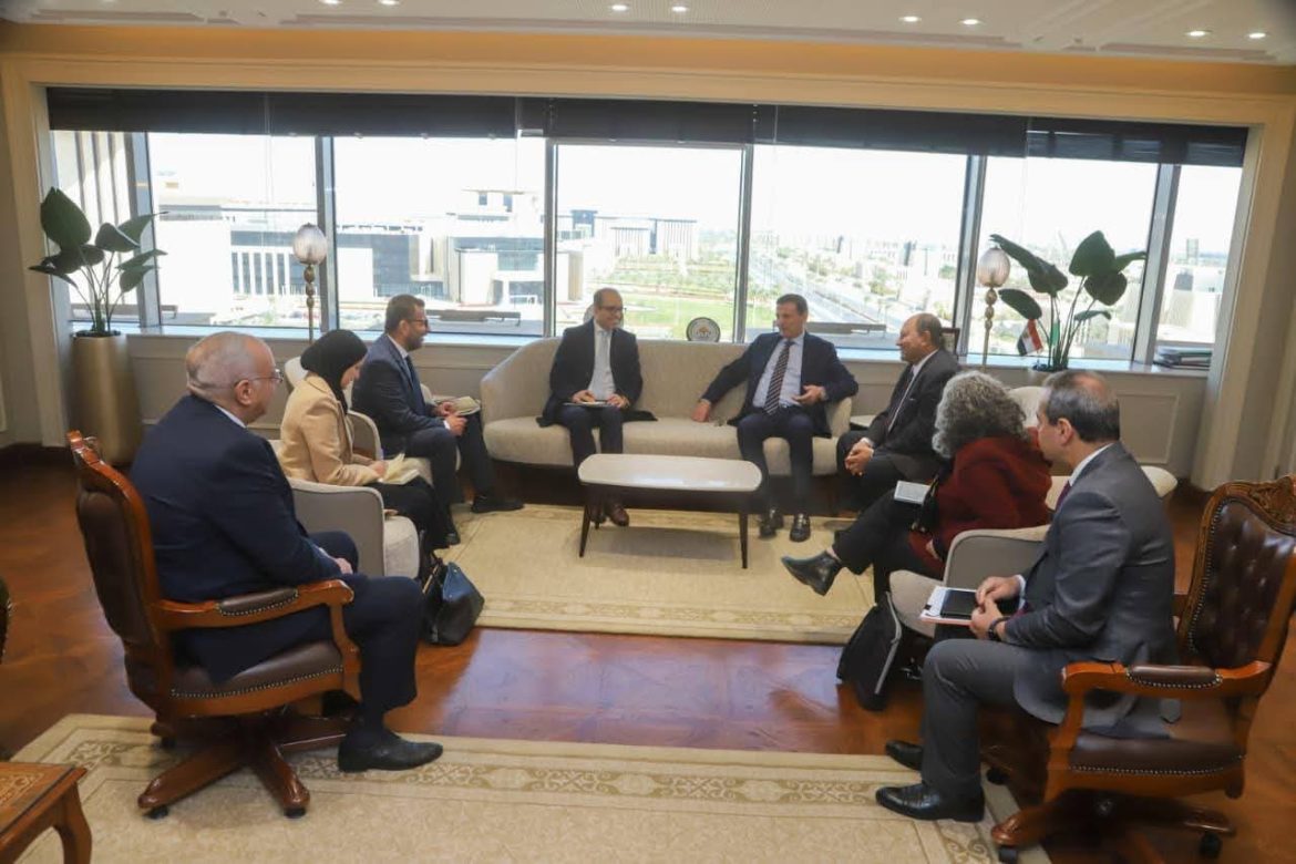 وزير الزراعة يبحث آفاق التعاون المشترك مع وفد «الإيفاد»