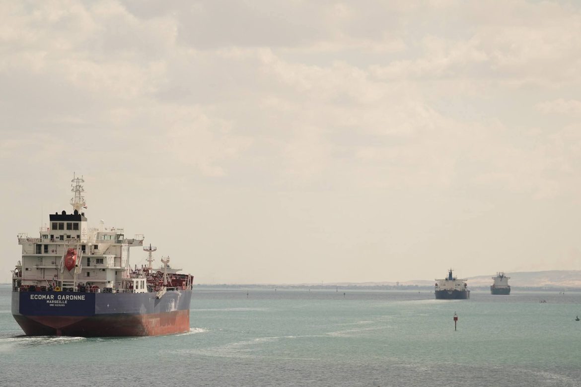 قناة السويس تشهد اليوم عبور 56 سفينة بحركة الملاحة منتظمة من الاتجاهين