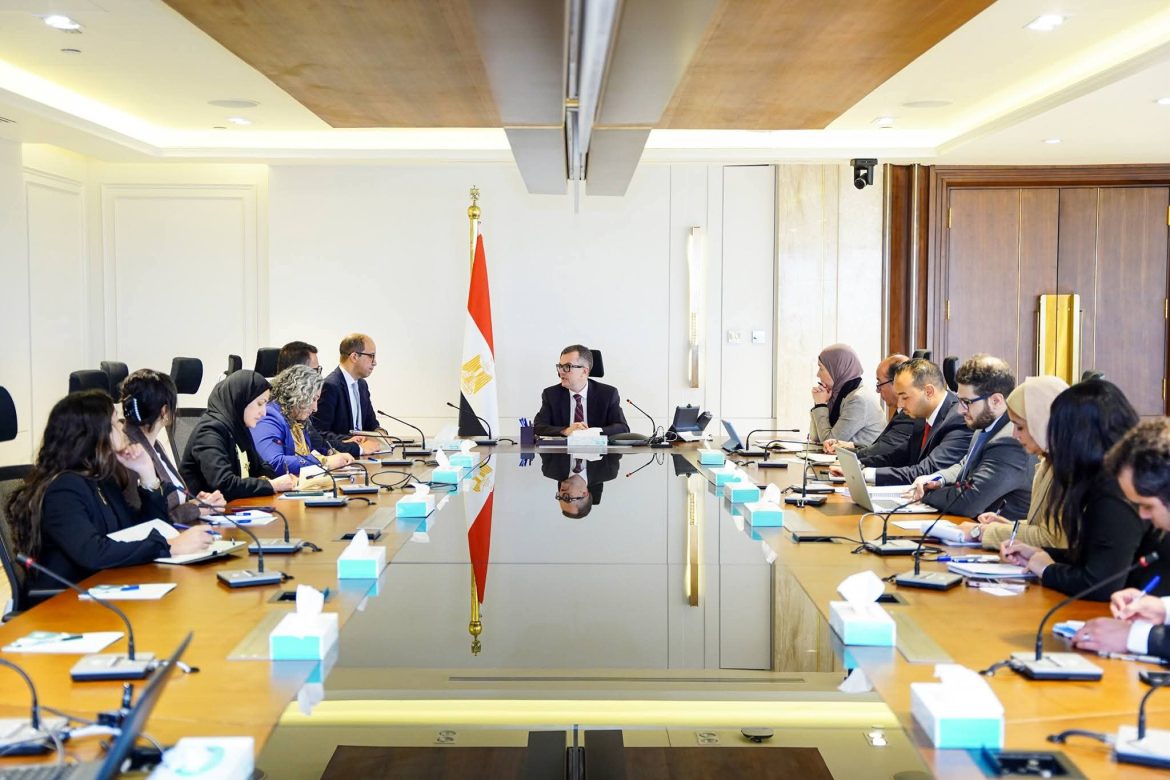 وزير التخطيط يبحث تعزيز الأمن الغذائي مع المدير الإقليمي للإيفاد