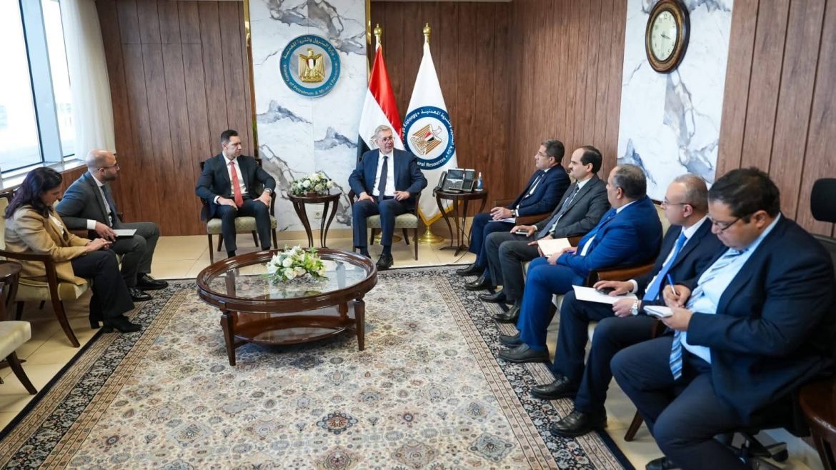 وزير البترول يبحث تطورات زيادة إنتاج الغاز في حقل دسوق مع «هاربر إنرجي»