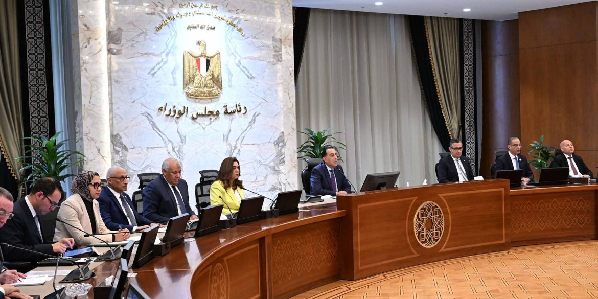 رئيس الوزراء يوجه بتفعيل آليات حماية المواطنين من الممارسات الاحتكارية