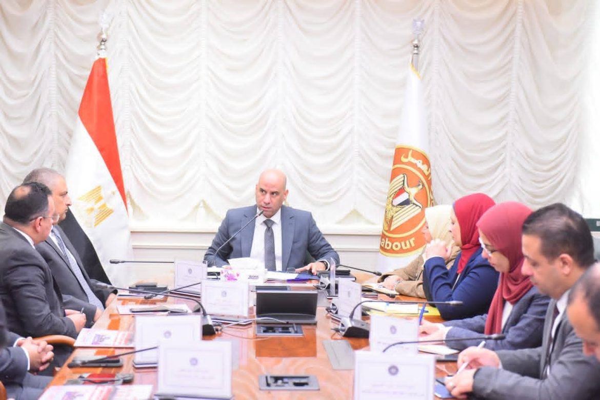 وزير العمل يبحث فتح أسواق عمل جديدة مع «ليوني مصر الألمانية»