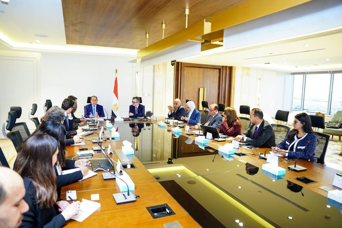 التخطيط والمالية يبحثان آليات تمويل مشروعات البنية التحتية في مصر