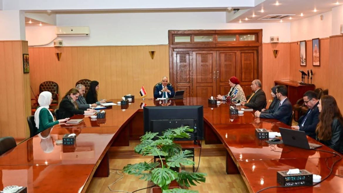 الموارد المائية: تبحث تدوير نبات ورد النيل لإنتاج منتجات يدوية