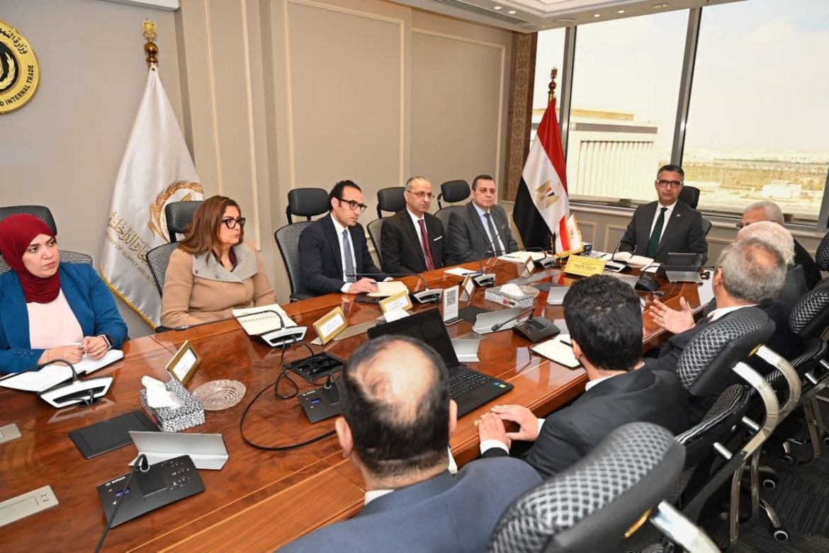 وزير التموين يبحث تطوير منظومة التفتيش والتصنيف الرقمي للأسواق