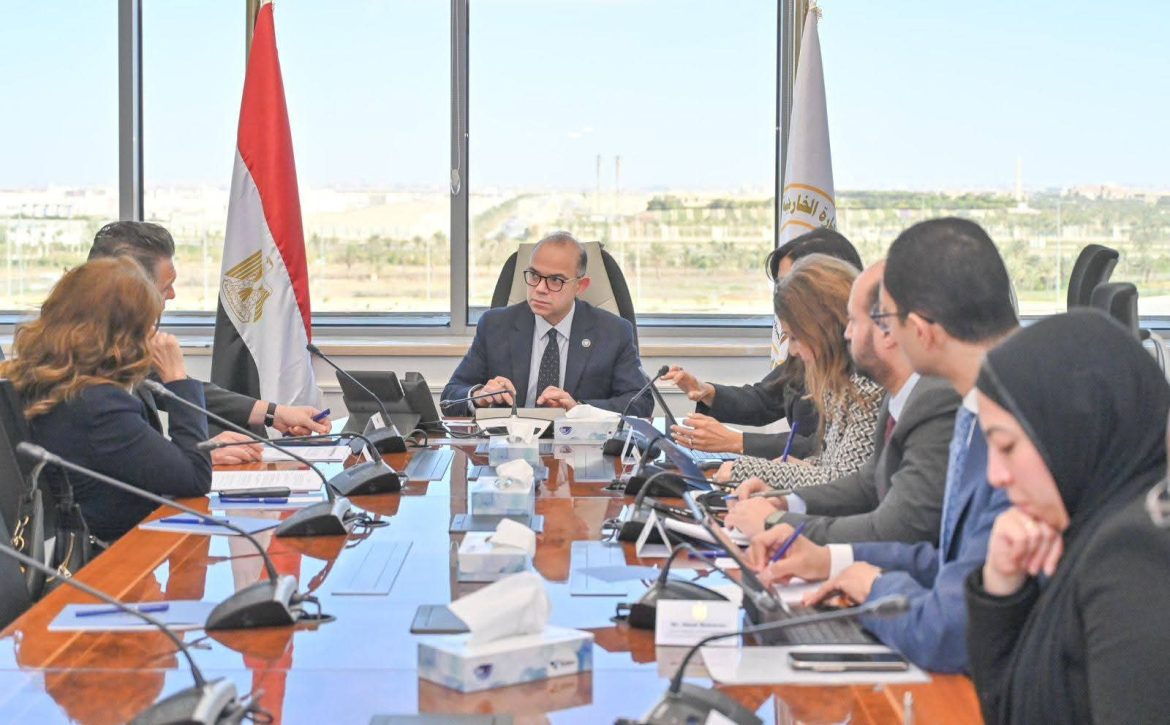 مصر وEBRD يبحثان توسيع التعاون في الاستثمار والتجارة وتحليل البيانات