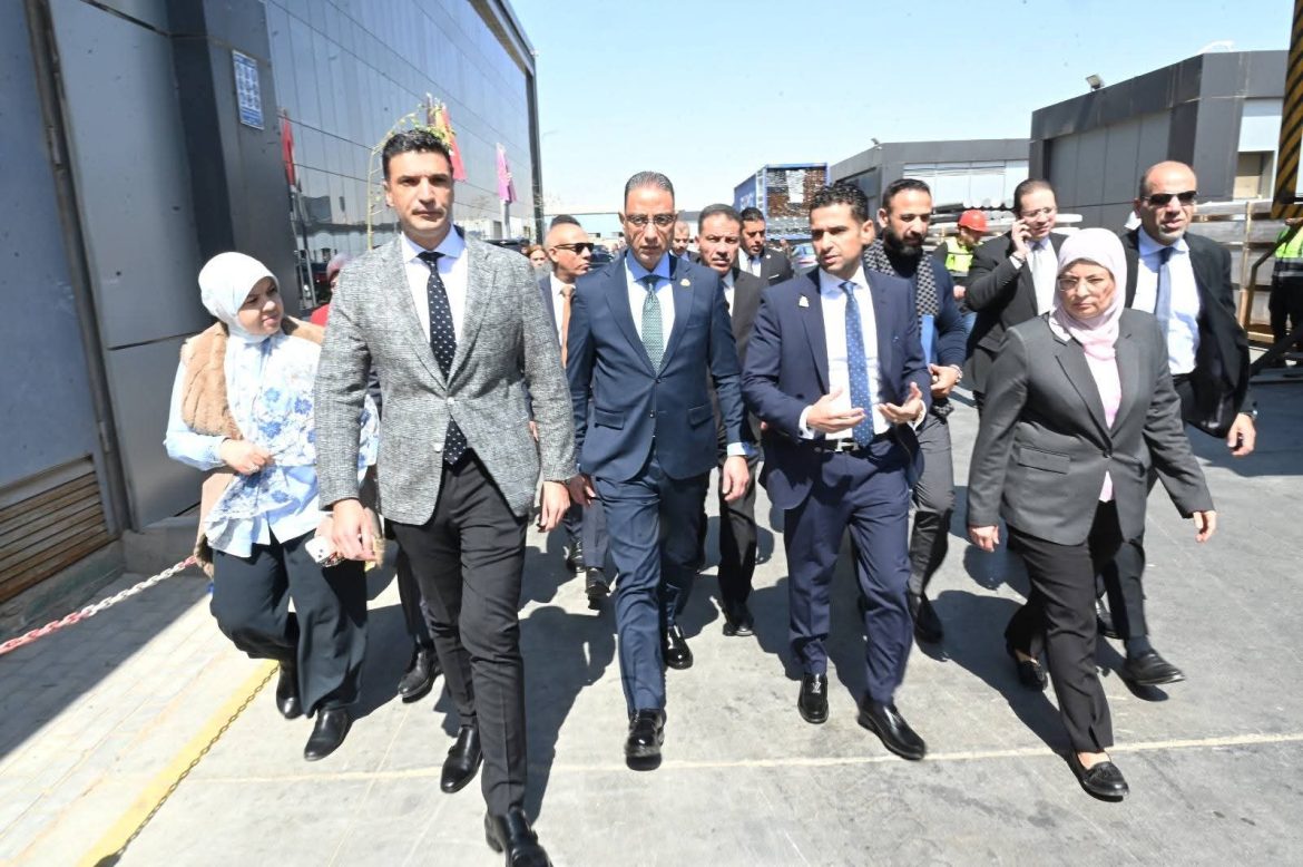 الصناعة: دعم عاجل لمصانع الزجاج وحل أزمة الكهرباء لمصنع متعثر