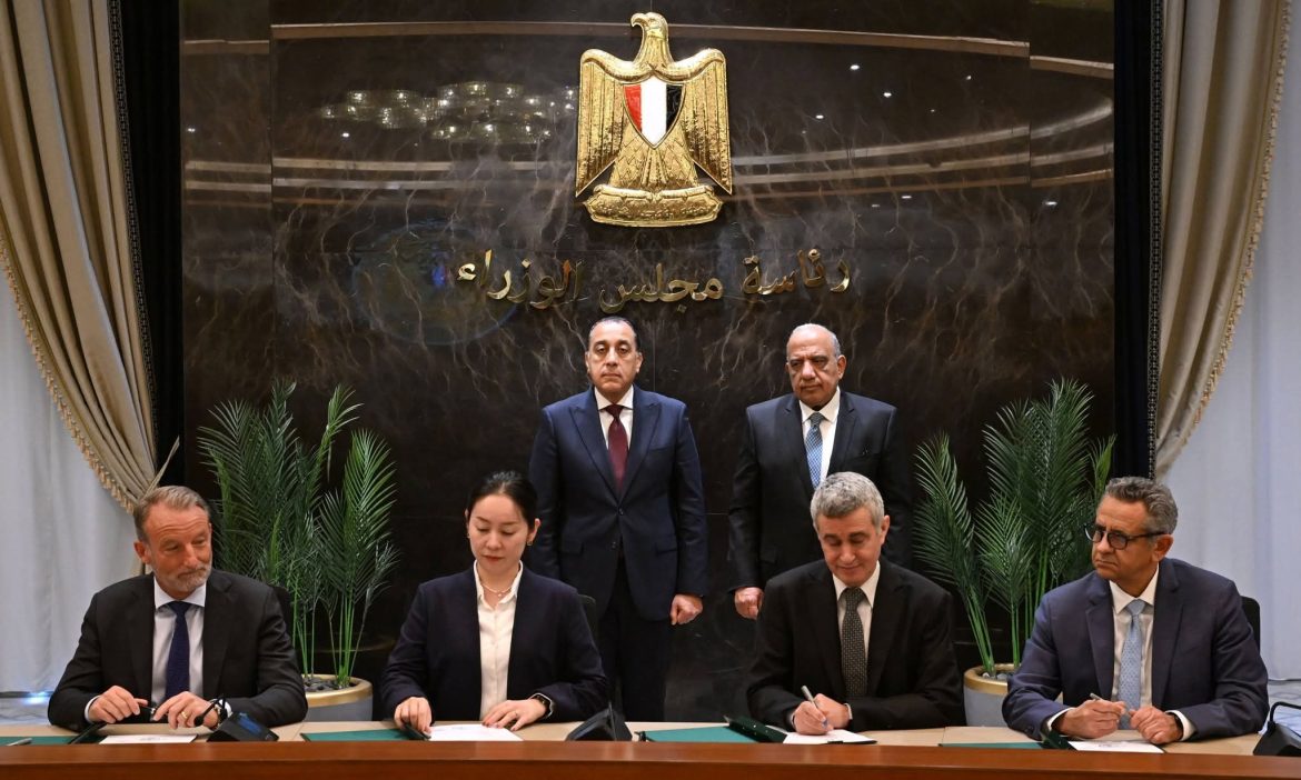 رئيس الوزراء يشهد توقيع حزمة اتفاقيات لمشروعات طاقة متجددة