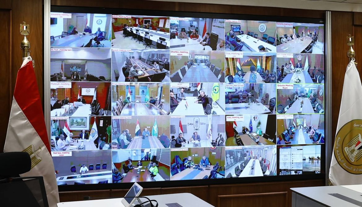 وزيرة البيئة تتابع التعامل مع مياه الأمطار وضمان استمرارية الخدمات العامة