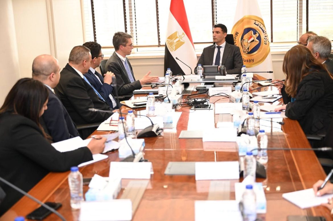 الصناعة والبنك الدولي: خطة للتحول الأخضر وتمويل صناعي بمشاركة المواطنين