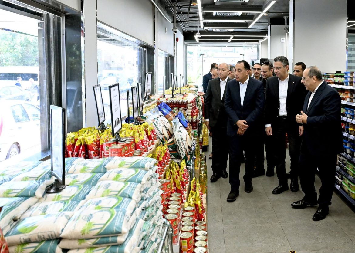 رئيس الوزراء يوجه بالتوسع في افتتاح عدد أكبر من منافذ «كاري أون» بجميع المحافظات