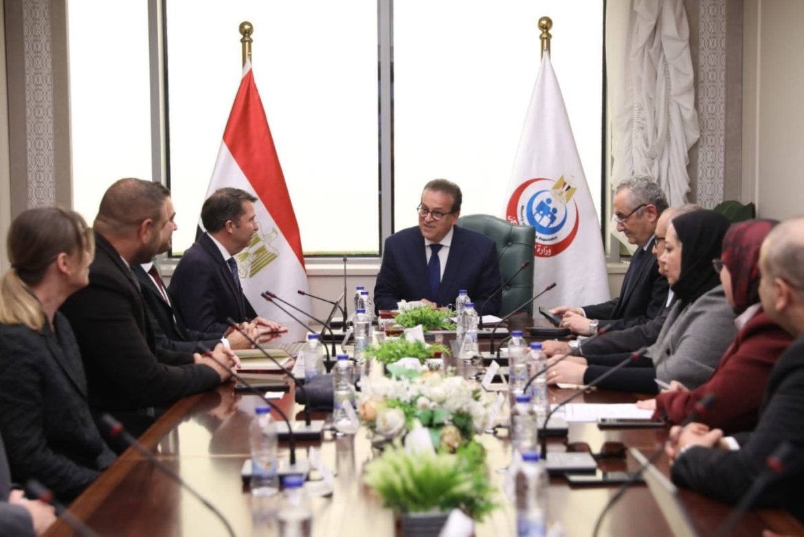 وزير الصحة يبحث التعاون في علاج القلب مع إدواردز لايف ساينسز وكابيتال آيز