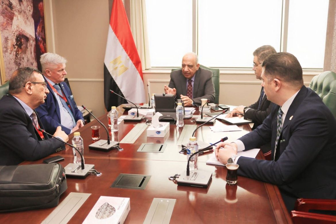 الكهرباء تبحث توطين صناعة أنابيب الضغط مع «باوكو» الألمانية