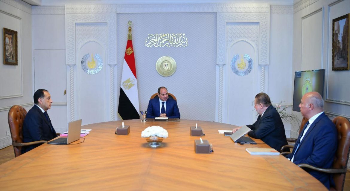 الرئيس السيسي يتابع أداء الاقتصاد المصري وتعزيز الاستثمارات