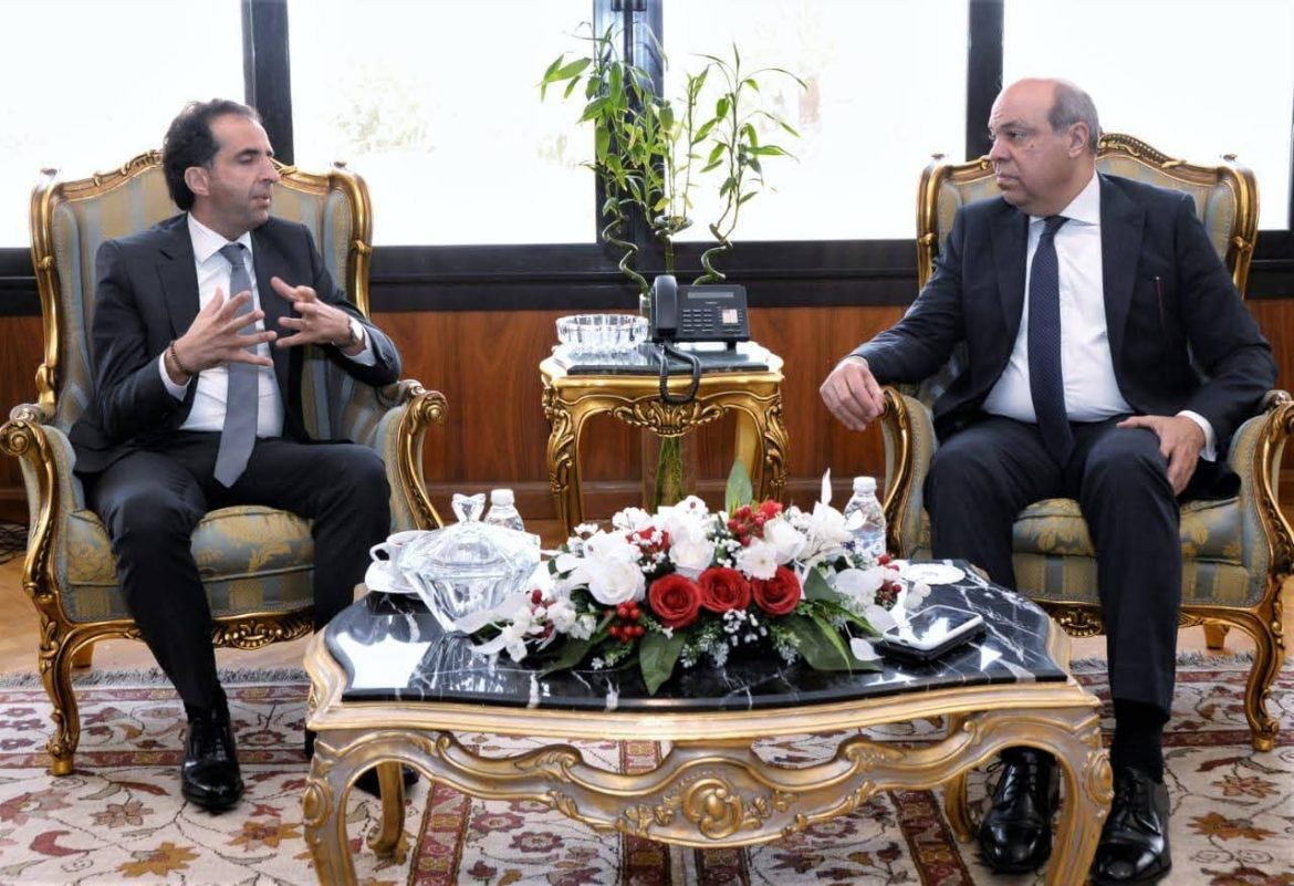 الطيران المدني ومايكروسوفت يتعاونان لتسريع التحول الرقمي في مصر