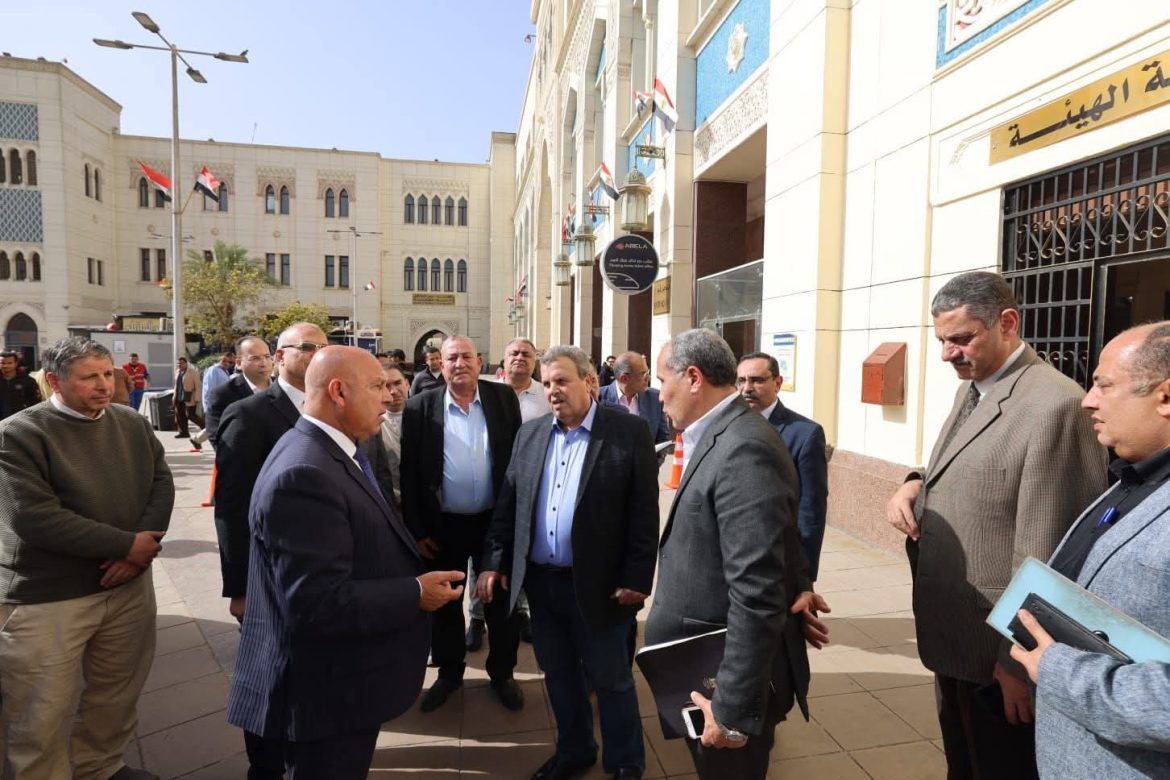 وزير النقل يكرم 22 عاملًا على التميز في الأمان وجودة التشغيل في محطة رمسيس