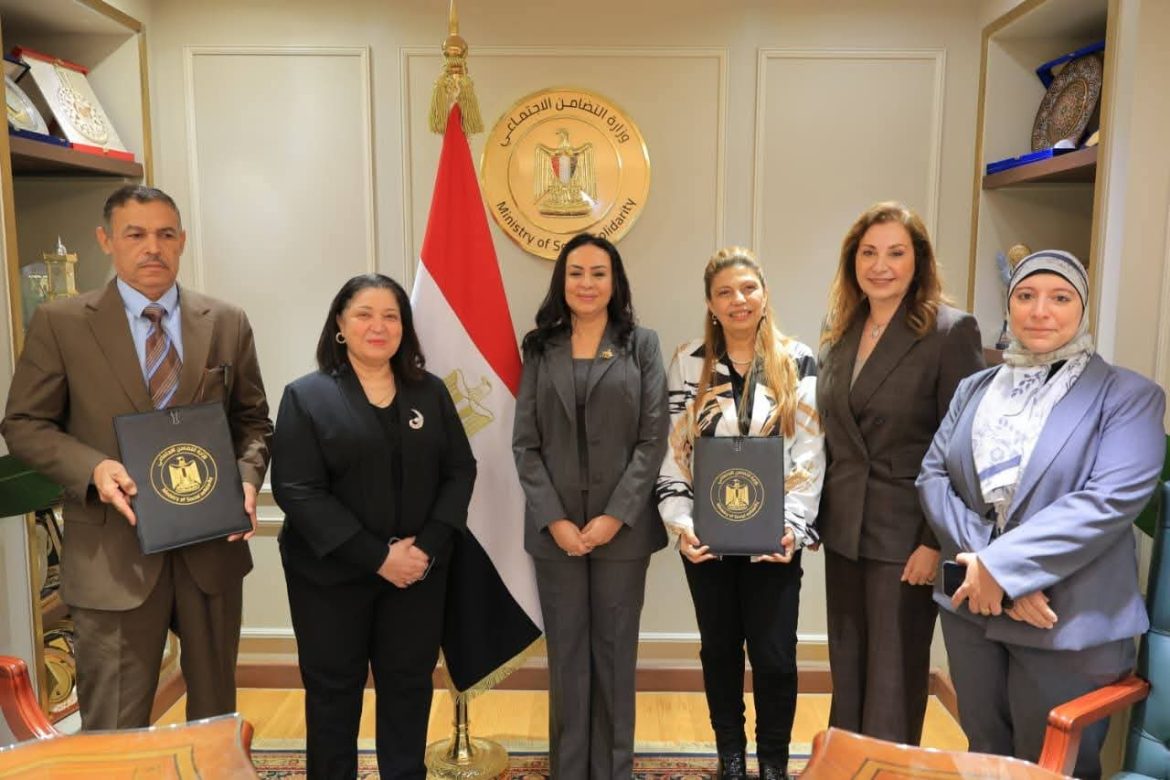 التضامن الاجتماعي وبنك مصر يمولان مشروعات لدعم الأسر الأولى بالرعاية
