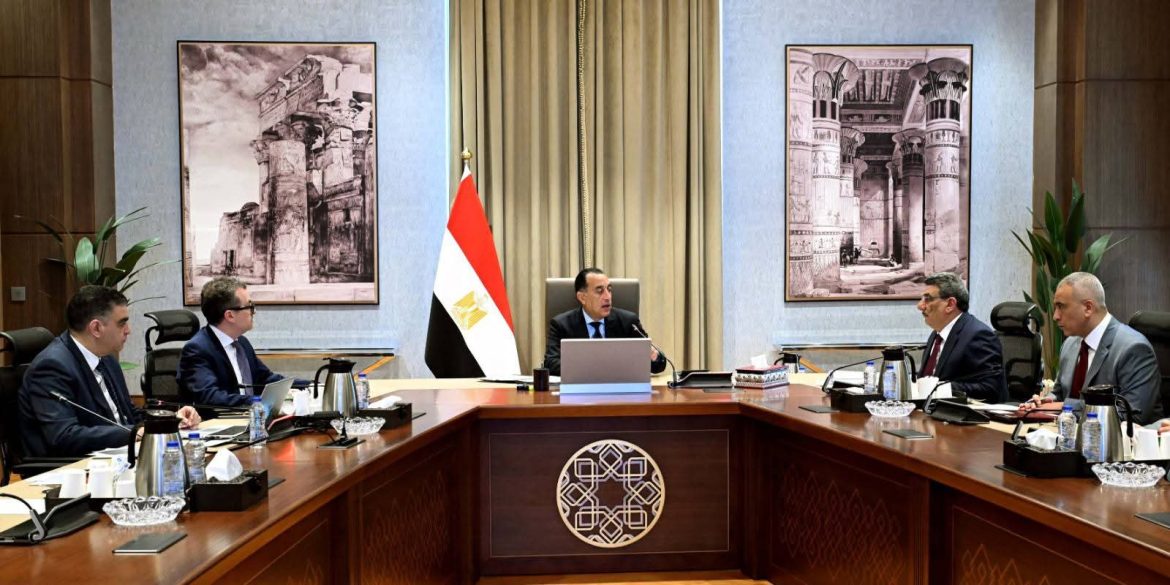 مدبولي يضمن سداد مستحقات شركات الأدوية والمستلزمات الطبية