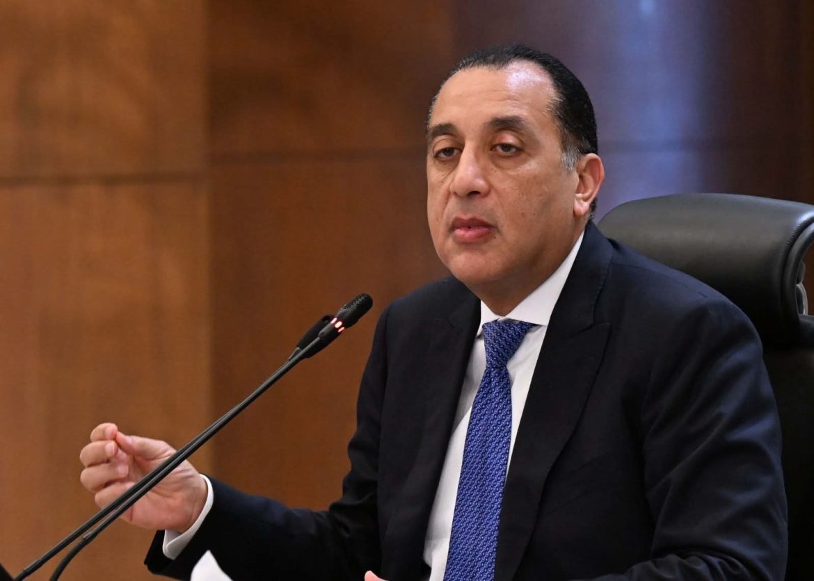 مدبولي يراقب شكاوى المواطنين: الصحة والأسواق أولوية قصوى