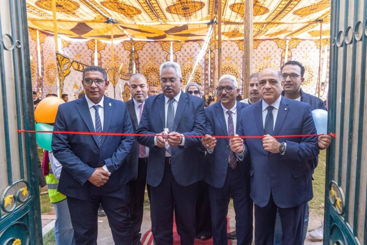 تحيا مصر يوزع 50 ألف قطعة ملابس و6 أطنان لحوم بسوهاج