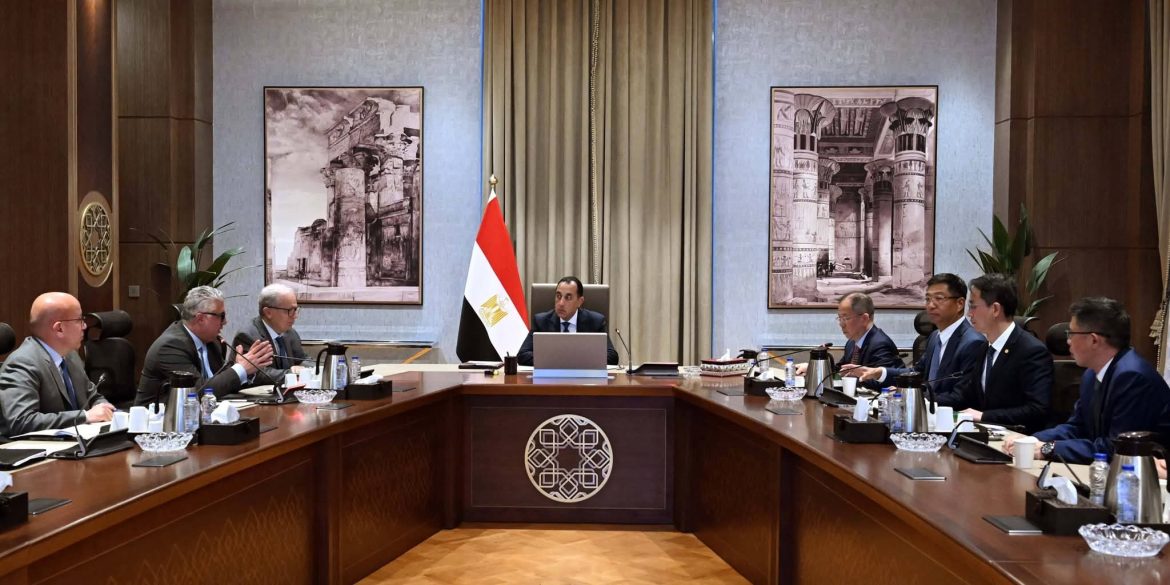 مصر تجذب استثمارات صناعية كبرى.. مشروع ألومنيوم يخدم 45 دولة