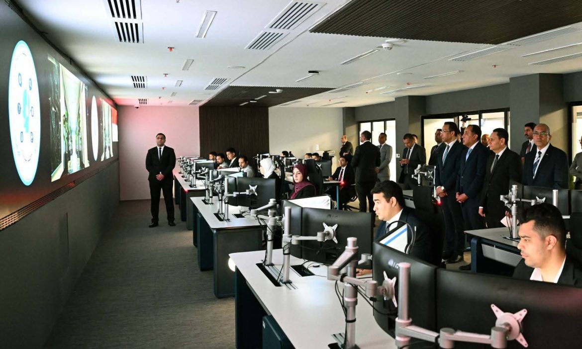 مدبولي يتفقد مركز التحكم بالعاصمة الجديدة.. مصر تسرّع خطوات التحول الرقمي