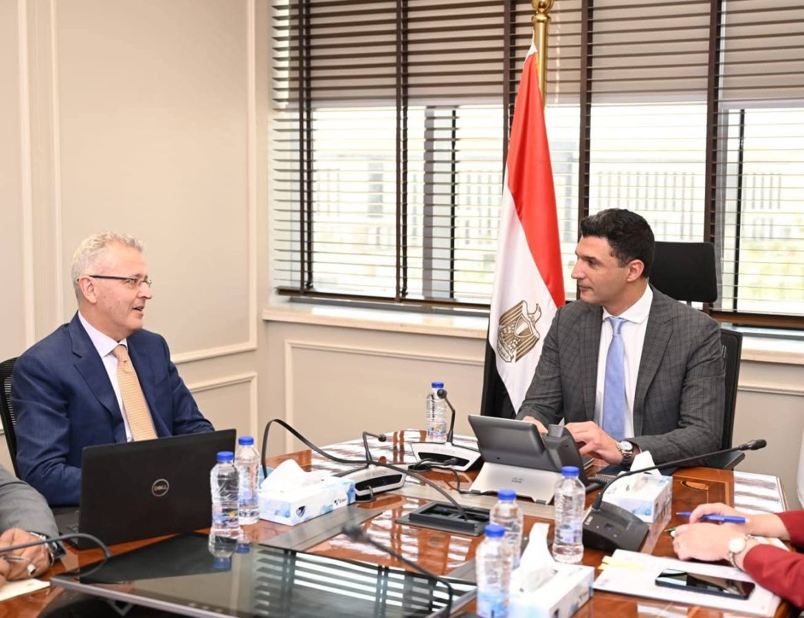 الصناعة تبحث توسعات «جي بي أوتو» لتعزيز التصنيع المحلي