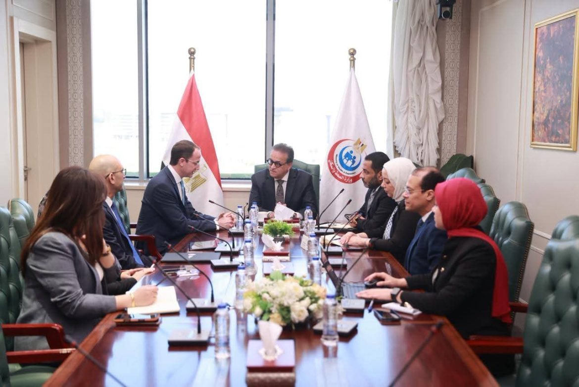 وزير الصحة يبحث مع فايزر توسيع التعاون في علاج الأورام والهيموفيليا