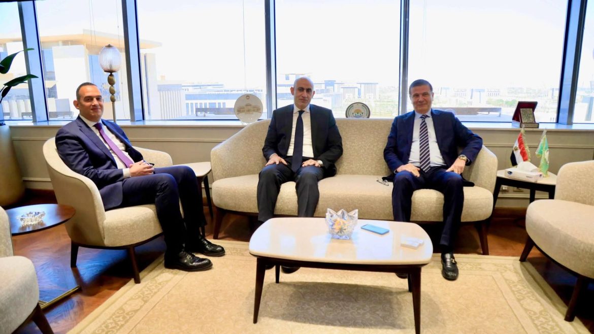 الزراعة والتعليم يبحثان التوسع في مدارس التكنولوجيا الزراعية