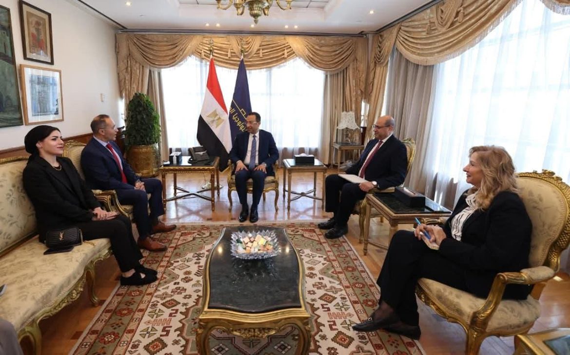 وزير الاتصالات يبحث مع «Intel» تعزيز التعاون بمجالات البنية التكنولوجية