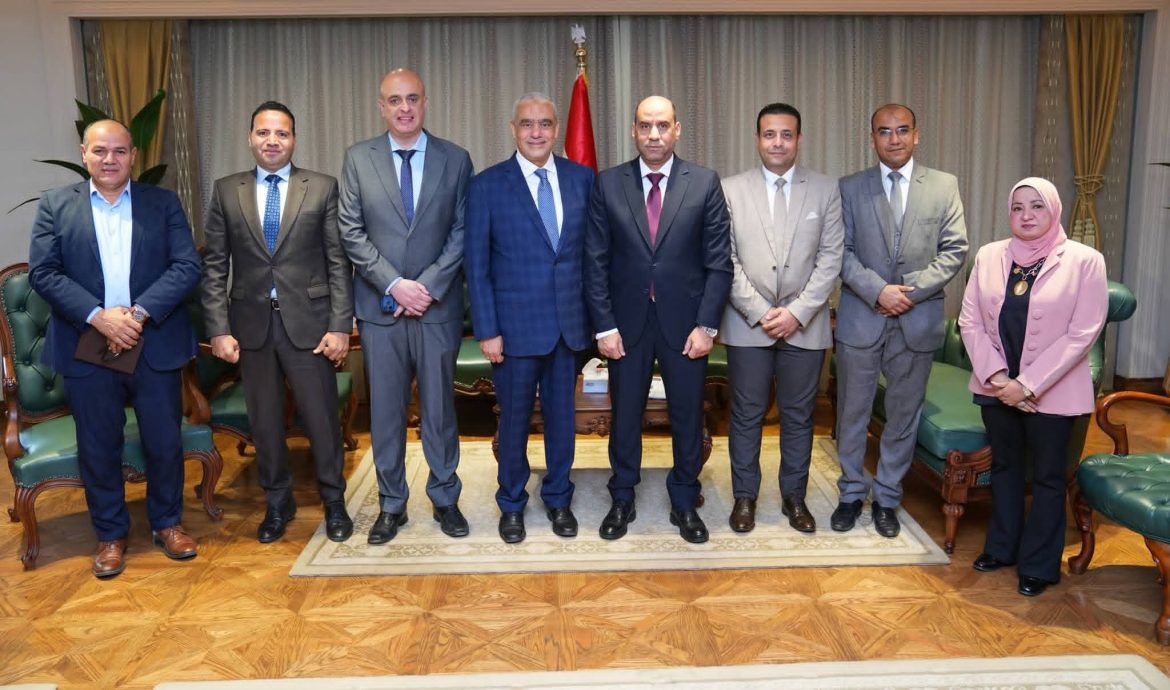 وزارة العمل تبحث بروتوكول عاجل لتدريب الشباب وتوفير فرص عمل مع «العربي»