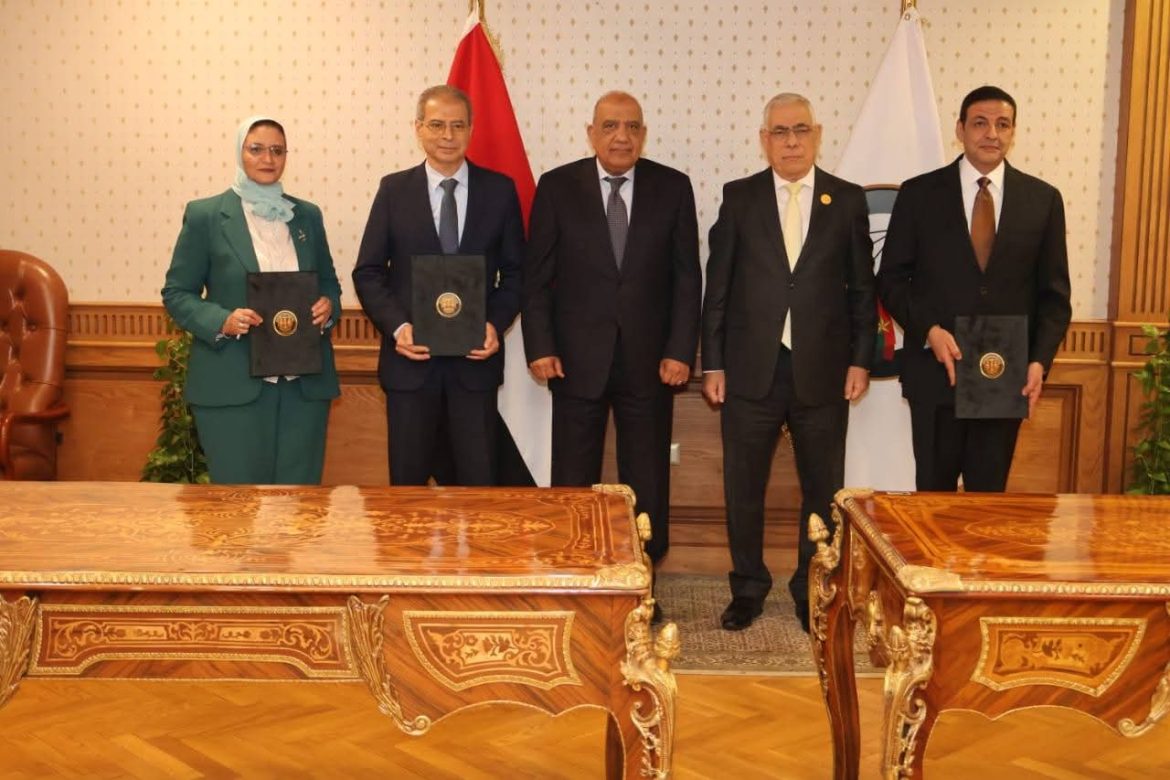 وزارة الكهرباء توقع بروتوكولًا لتأهيل الكوادر القانونية ومكافحة سرقات التيار