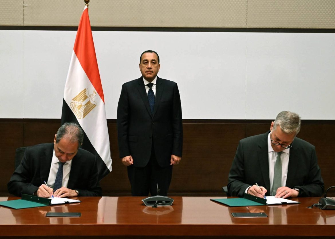 وزارة البترول توقع اتفاقًا لإصلاح خطوط الغاز في لبنان