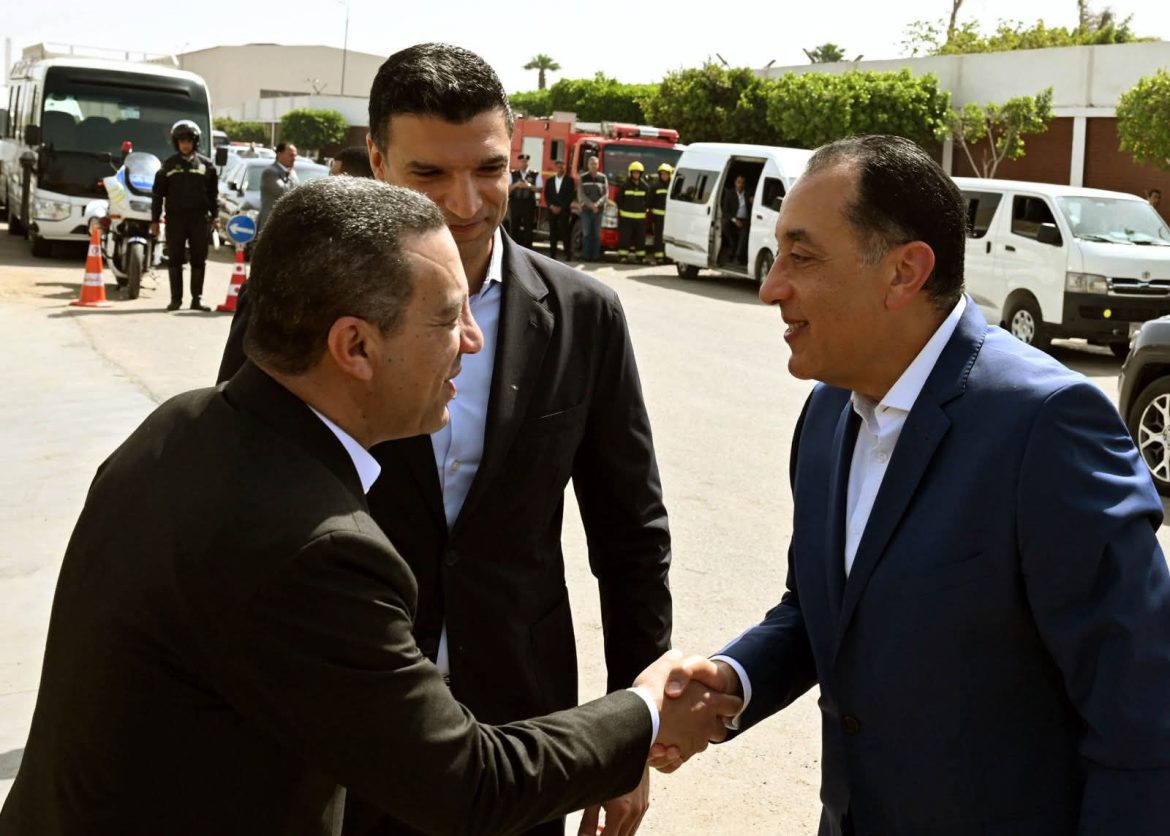 رئيس الوزراء يفتتح ويتفقد عدد من المصانع بمدينتي السادات وأكتوبر