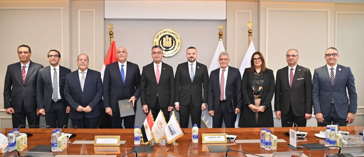 التموين تطلق نموذجًا جديدًا للمنافذ.. وتفتح الباب للشباب بالفرنشاي