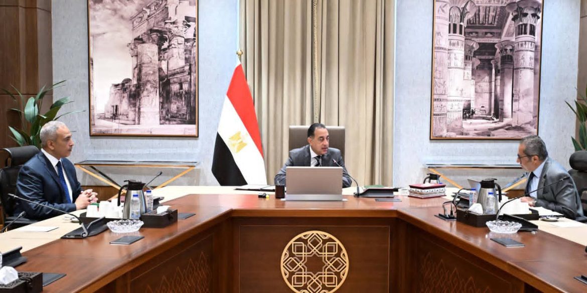 رئيس الوزراء يتابع تشغيل مشروعات العاصمة الإدارية