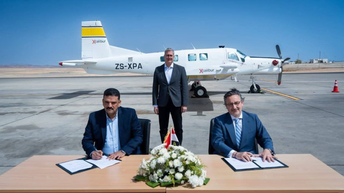 وزارة البترول توقع عقد المسح الجوي الشامل لجذب الاستثمارات