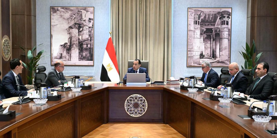 رئيس الوزراء يبحث مشروع لوجيستي عالمي ضخم في قناة السويس