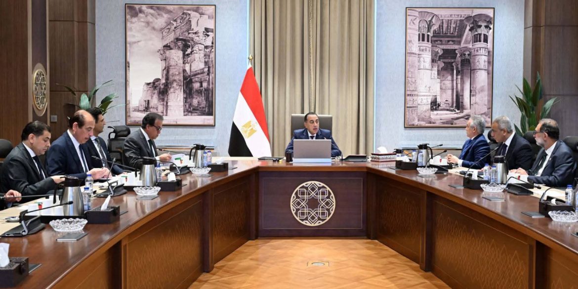 رئيس الوزراء يشدد على استمرار القيام بحملات تفتيش دورية على مصانع إنتاج الأغذية