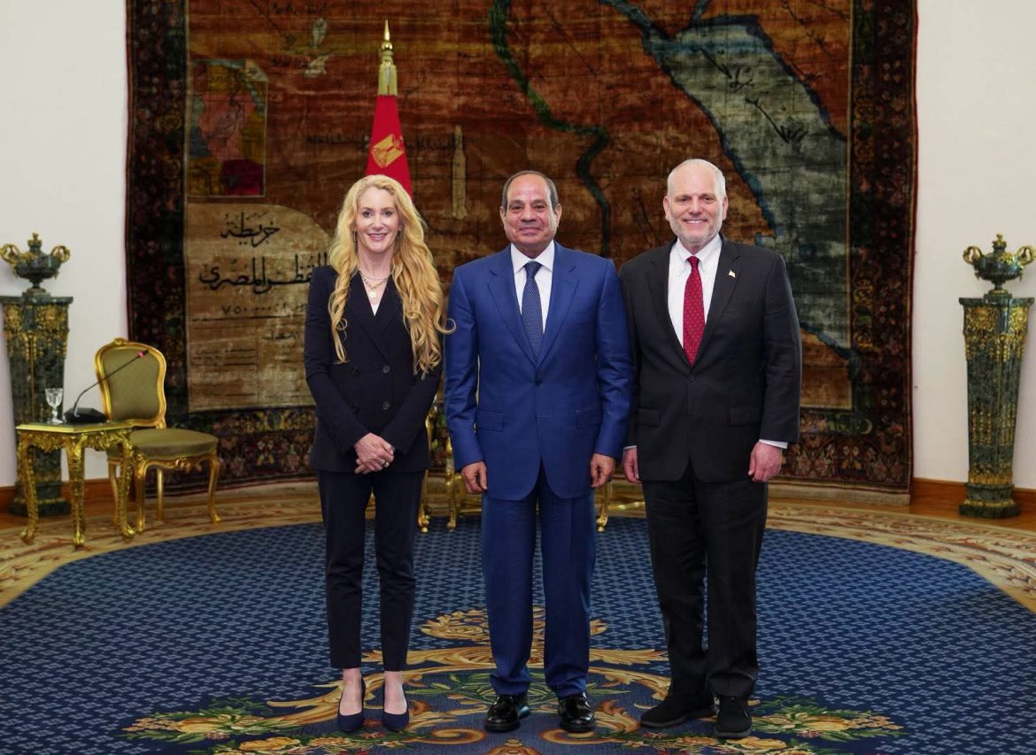 الرئيس السيسي يشدد على حل الدولتين واستقرار الشرق الأوسط