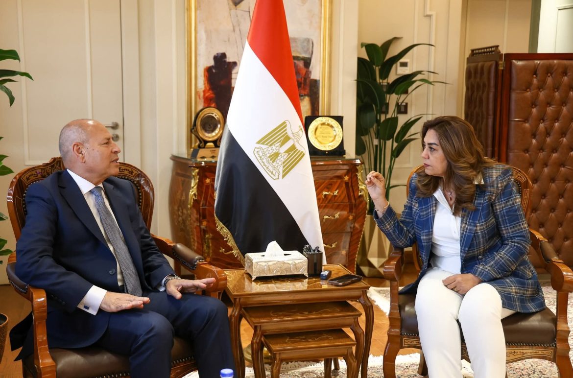 وزيرة التنمية المحلية تتابع مشروعات القاهرة وتطوير المناطق التاريخية