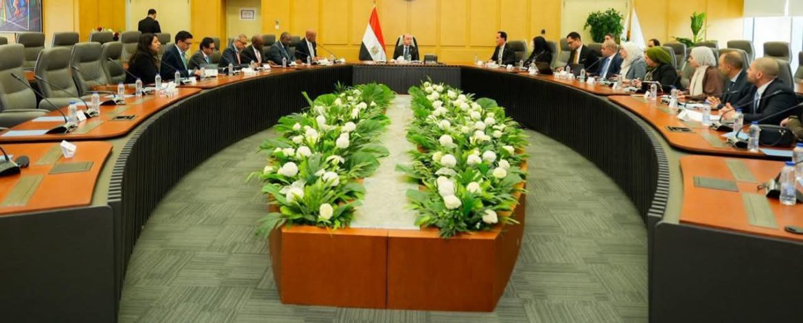 وزير الاستثمار يبحث مع «IFC» تسريع الإصلاح الاقتصادي