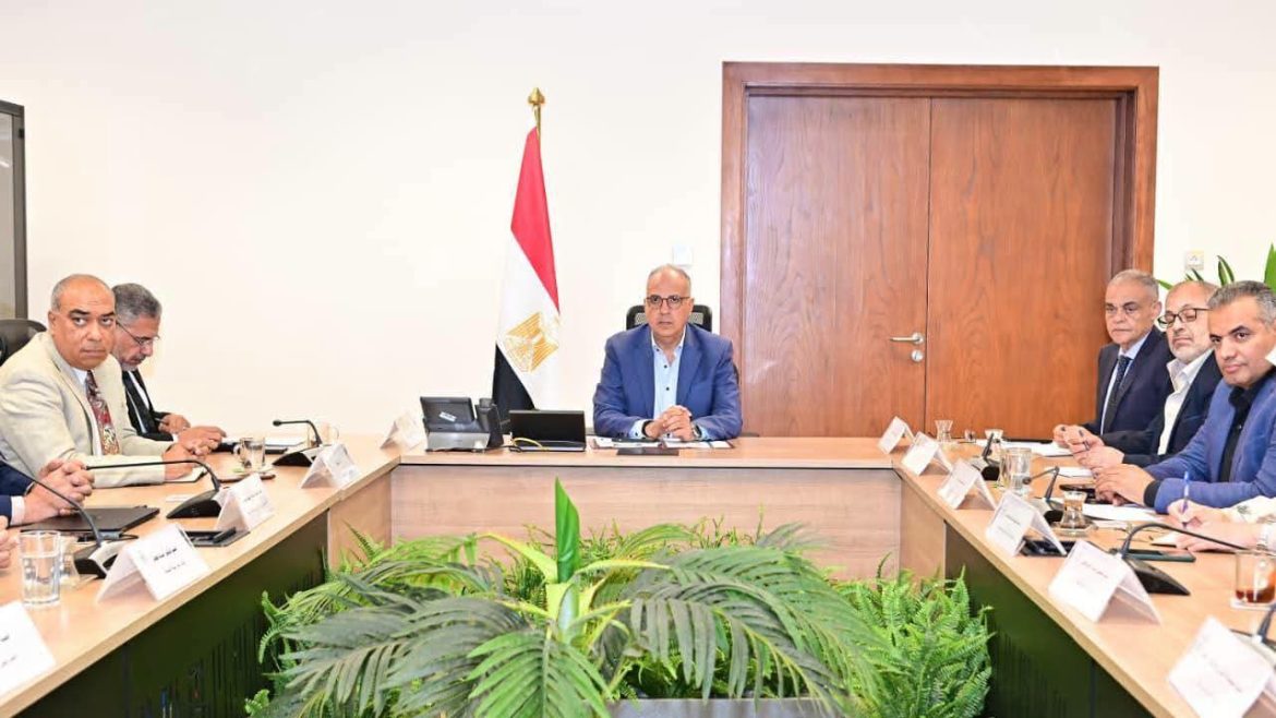 وزير الري يتابع خطة المياه 2027.. زيادة استثمارات 28%