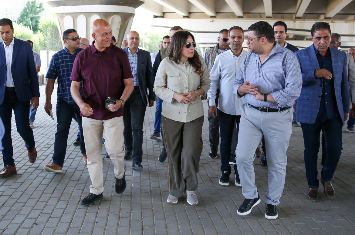 وزيرة الإسكان تتابع مشروعات المرافق والتطوير بالقاهرة الجديدة