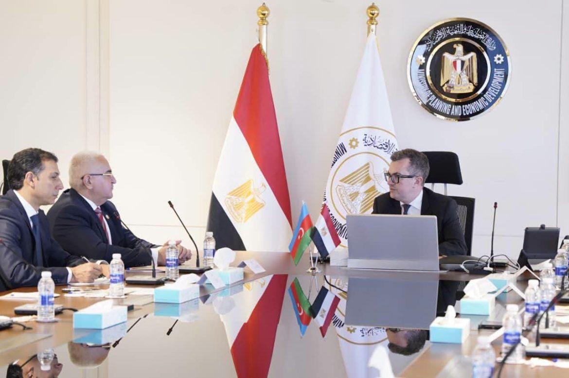 وزير التخطيط يبحث تعزيز الشراكة الاقتصادية وتوسيع الاستثمارات مع أذربيجان