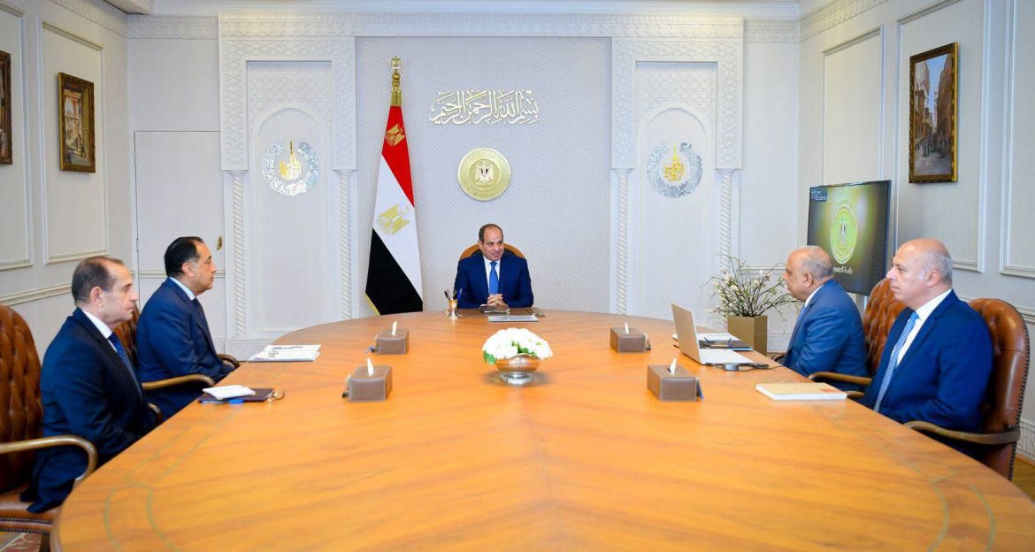 الرئيس السيسي يتابع خطة رفع الطاقة المتجددة إلى 45% خلال عامين