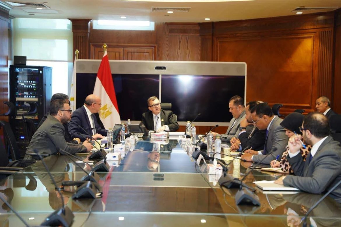 وزير التخطيط يبحث تعظيم دور بنك الاستثمار القومي في التنمية الاقتصادية