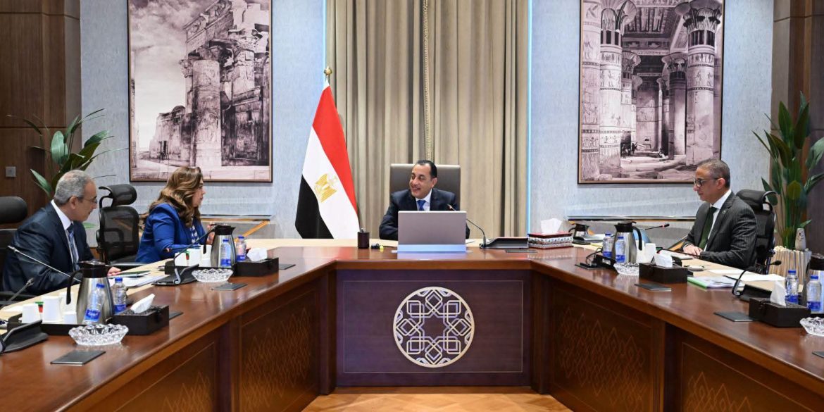 رئيس الوزراء يتابع مشروعات الجيزة ويوجه بدعم عاجل لمنظومة النظافة